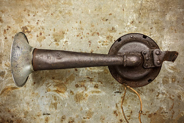 istock Old car horn on a steel rusty background 498448917