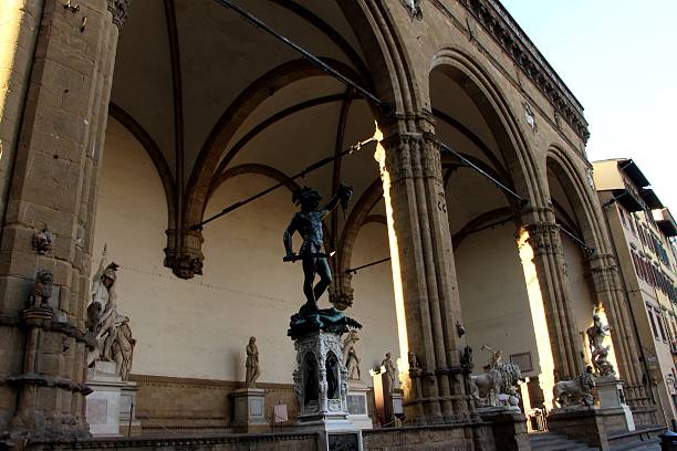 firenze-rzeźby w toskańskim dei lanzi - loggia dei lanzi zdjęcia i obrazy z banku zdjęć