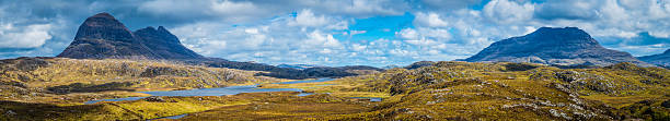 escócia icónico montanha picos suilven cul highlands panorama de reserva ecológica de morof shahrivar short - loch assynt fotos imagens e fotografias de stock