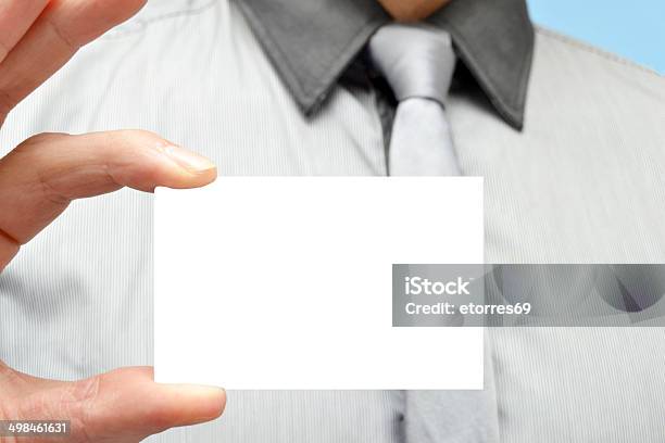 Человек С Белой Карты В Руке — стоковые фотографии и другие картинки Бизнес - Бизнес, Взрослый, Горизонтальный
