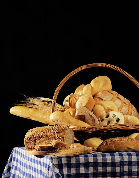 panier à pain - bread bread basket basket whole wheat photos et images de collection