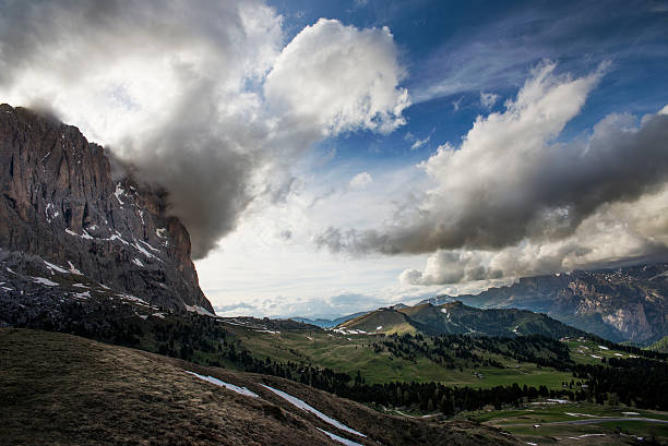 alpi dolomitiche - tirol season rock mountain peak foto e immagini stock