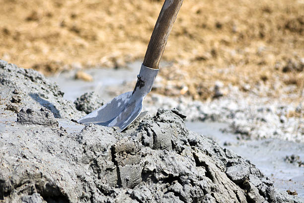 istock Shovel in the cement 498490715