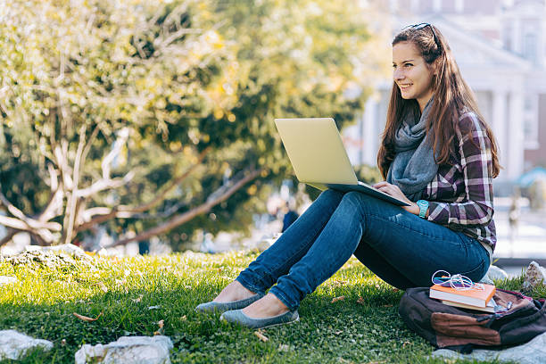 istock Student girl in the campus 498491710