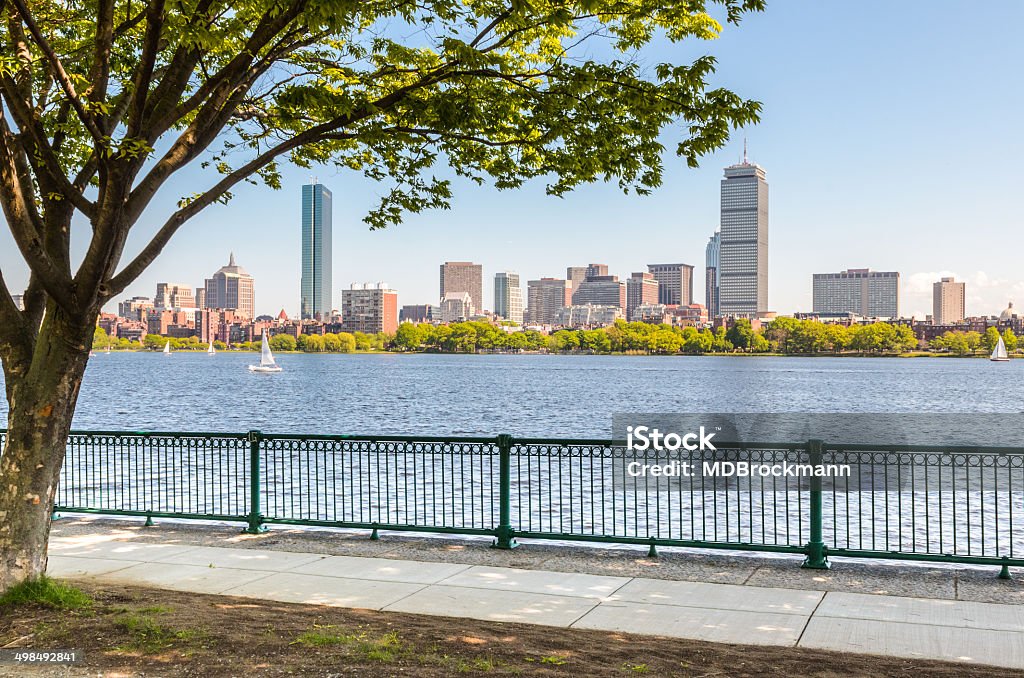 Navegación a vela sobre río Charles, Boston - Foto de stock de Agua libre de derechos