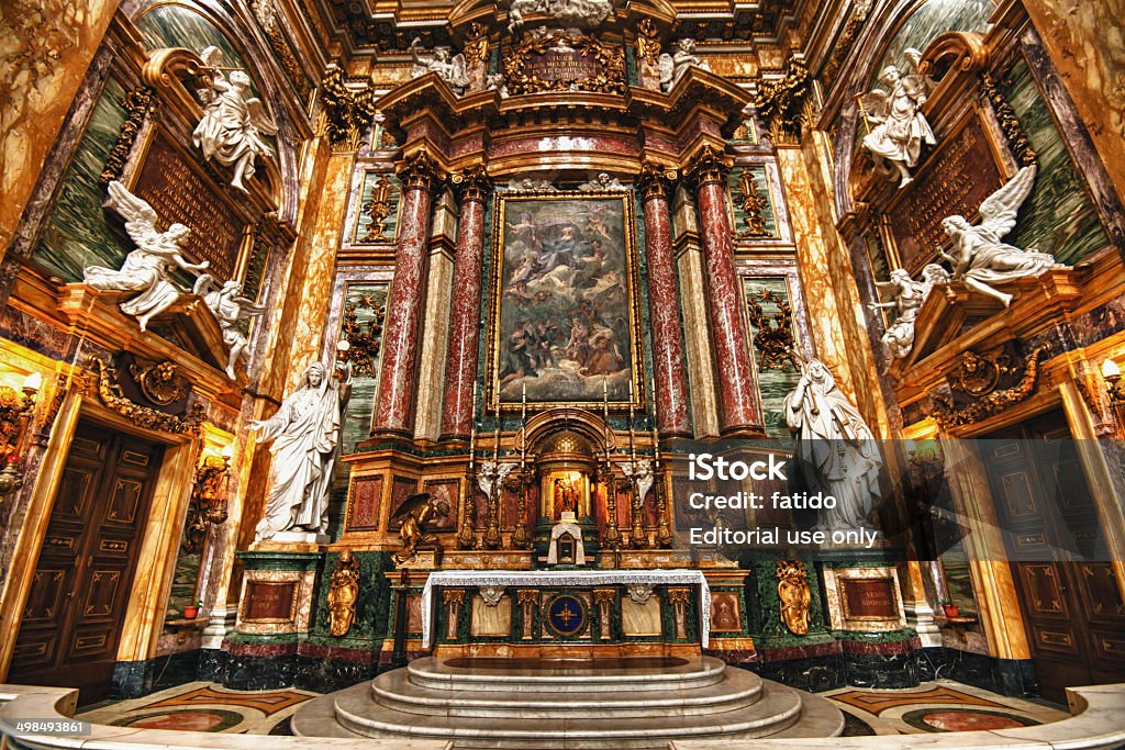 El Interior de la basílica dei SS.  Ambrogio e Carlo - Foto de stock de Barroco libre de derechos