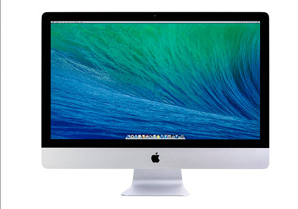 новый apple imac 27 дюймов на белом фоне. - withe flat screen computer monitor electronics industry стоковые фото и изображения