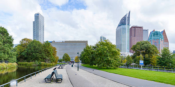 panoramiczny widok na den haag centrum miasta - netherlands place zdjęcia i obrazy z banku zdjęć