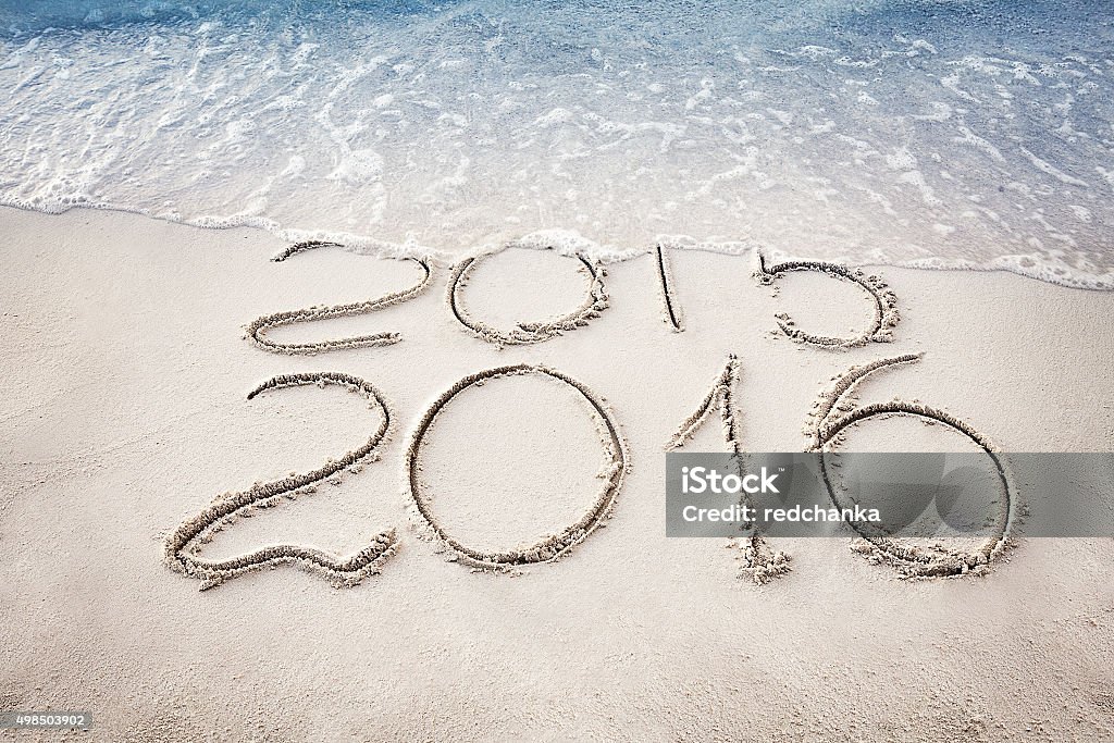 Novo ano 2015 e 2016 novo conceito sobre o mar, na praia - Foto de stock de 2015 royalty-free