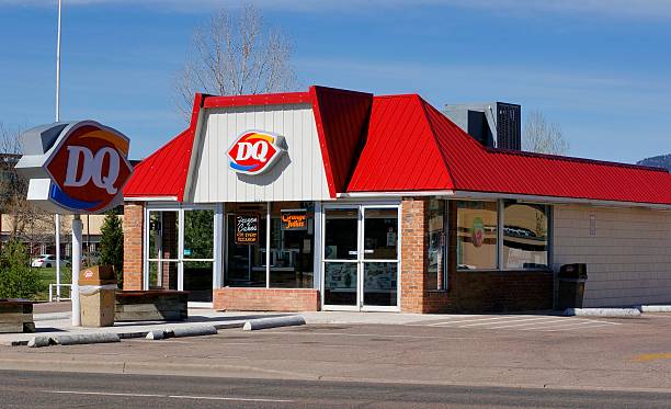 dairy queen - warren buffett photos et images de collection