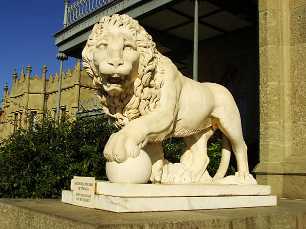 istock Sculptire of Medici lion, Vorontsov palace 498507351