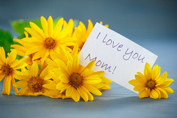 istock bunch of yellow daisy flowers 498509405