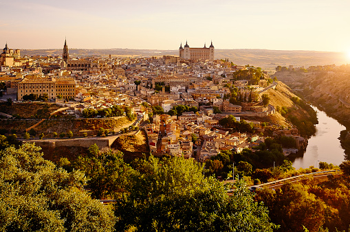 Paisaje de la ciudad de Toledo en España en sunrise photo