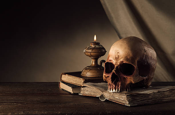 istock Human skull and ancient books still life 498533100