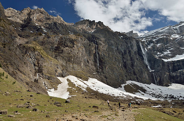 istock Cirque of Gavarnie in spring 498536106