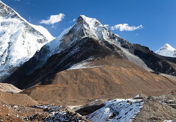 istock View of Island peak or Imja Tse 498536592