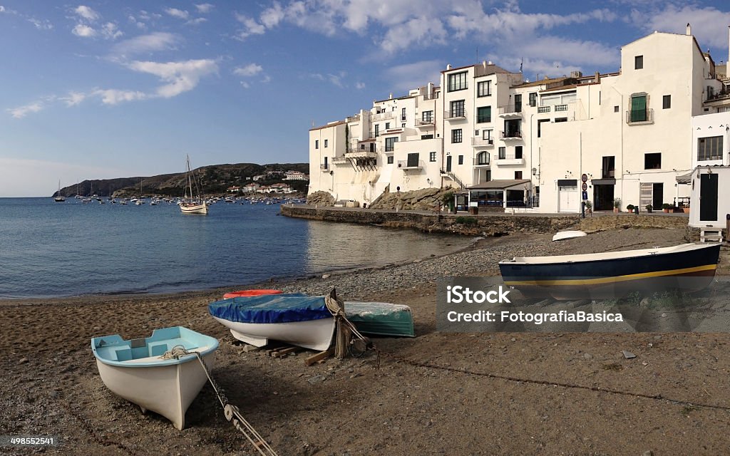 Лодки на пляже, Кадакес, Испания - Стоковые фото Архитектура роялти-фри