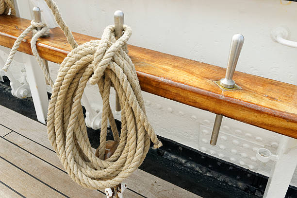 corda marinha - moored nautical equipment circle rope - fotografias e filmes do acervo