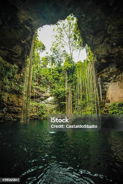 Foto de Lago Em Uma Caverna e mais fotos de stock de Cenote - Cenote, América Latina, Azul