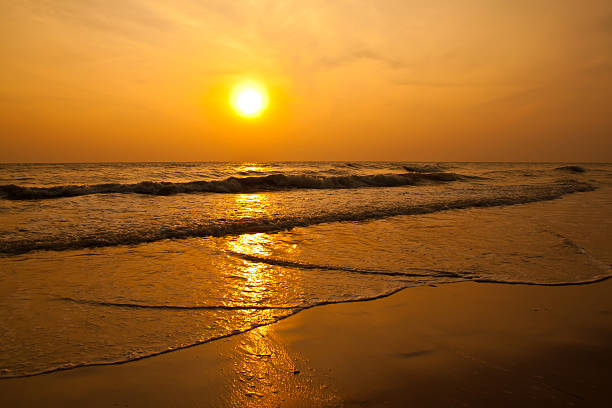해질녘까지 및 플라주 - sunset beach sky heat 뉴스 사진 이미지