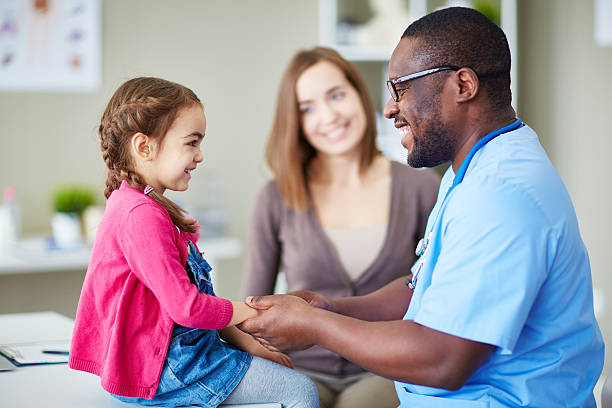 istock Little patient and doctor 498573772