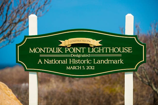 o montauk point lighthouse placa - the hamptons long island lighthouse - fotografias e filmes do acervo