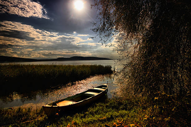 озеро и «лодочкой» - canoeing canoe minnesota lake стоковые фото и изображения