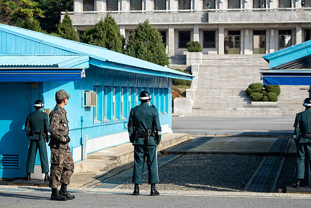 южнокорейская солдат на jsa - panmunjom стоковые фото и изображения