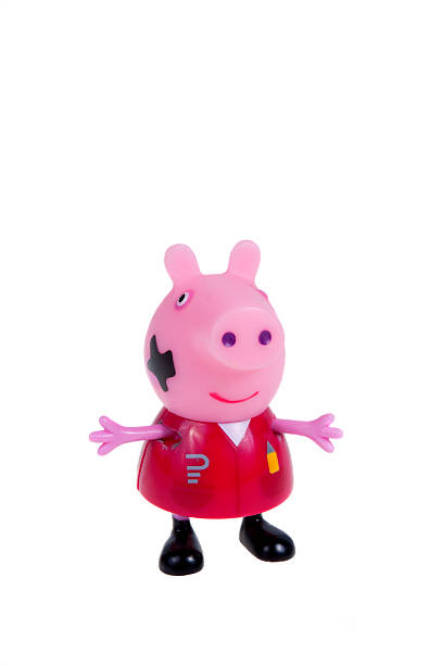 cerdo peppa figura - peppa pig figurine toy fotografías e imágenes de stock