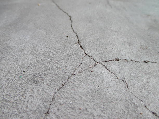istock Cracked of cement 498627985