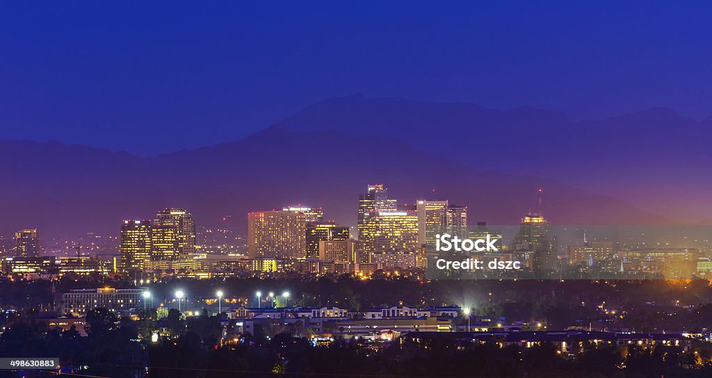 Phoenix, Arizona, panorama do horizonte de arranha-céus horizonte crepúsculo noite, copyspace - Foto de stock de Phoenix - Arizona royalty-free