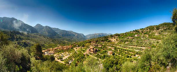 fornalutx village isla de mallorca - fornalutx majorca spain village fotografías e imágenes de stock