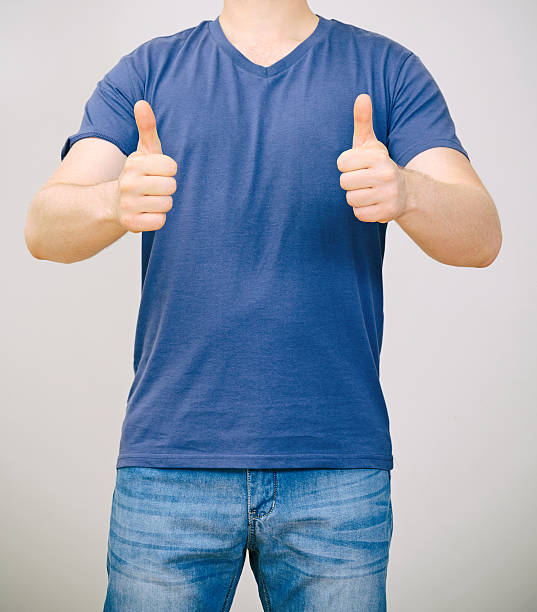 istock Man in blue t-shirt. Grey background. 498631879