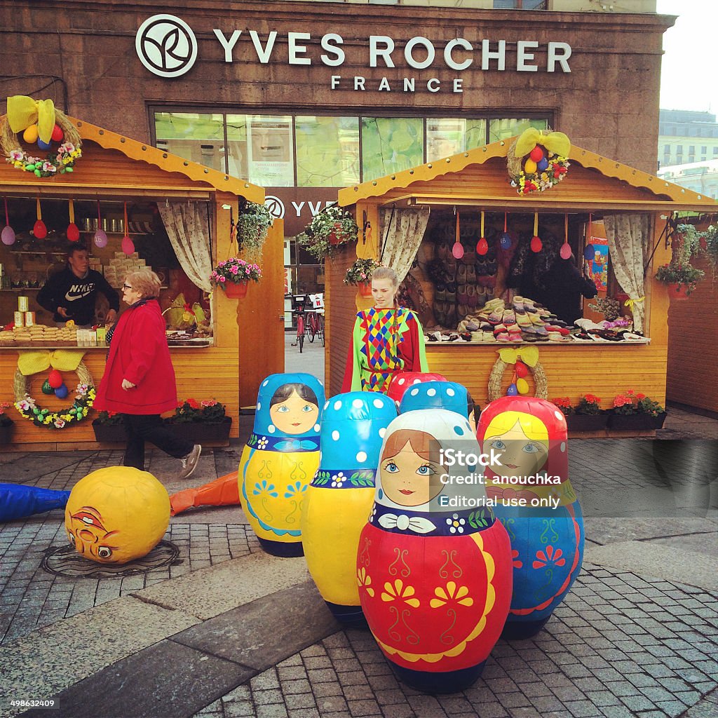 Bonecas russas e Yves Rocher loja em Moscou, Rússia - Foto de stock de Atividade Recreativa royalty-free