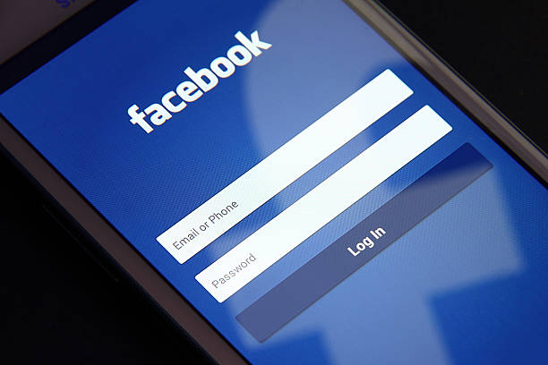 facebook ekran - facebook friendship sign computer monitor zdjęcia i obrazy z banku zdjęć
