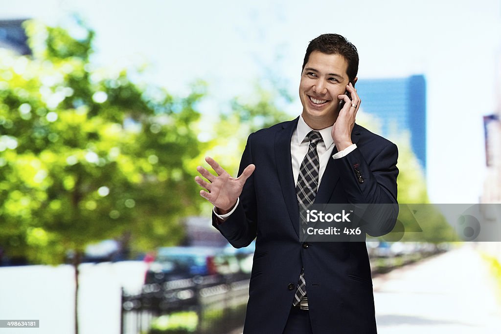 Geschäftsmann im Freien und Gespräch am Telefon - Lizenzfrei Am Telefon Stock-Foto