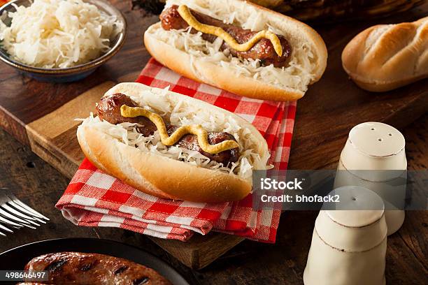 Homemade Bratwurst With Sauerkraut-foton och fler bilder på Bratwurst - Bratwurst, Bulle - Bröd, Behandlat kött