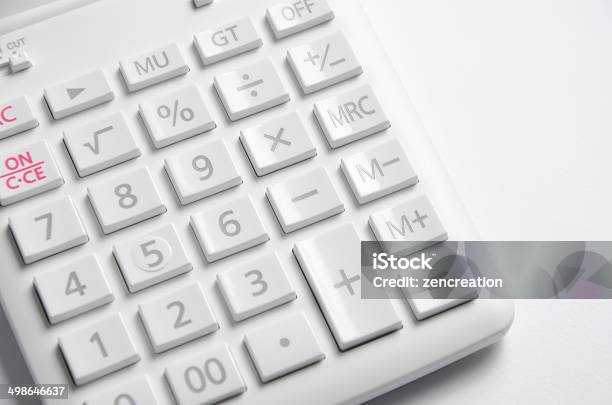 Biały Kalkulator - zdjęcia stockowe i więcej obrazów Analizować - Analizować, Biały, Biurko