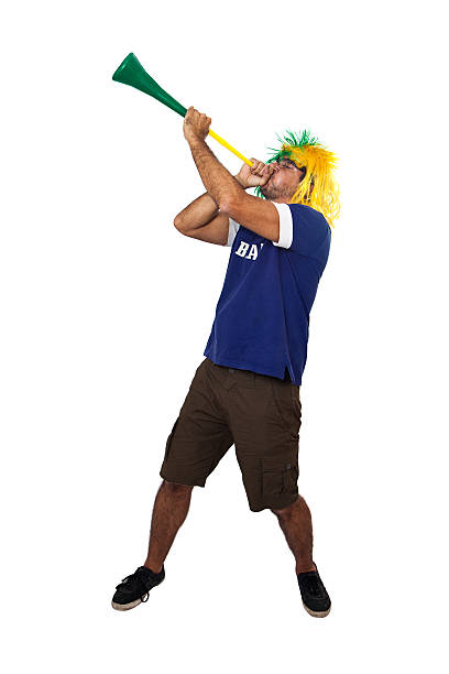 ブラジルファンが vuvuzela - ブブゼラ ストックフォトと画像