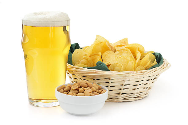 bier, chips und erdnüssen - beer nuts food isolated white stock-fotos und bilder