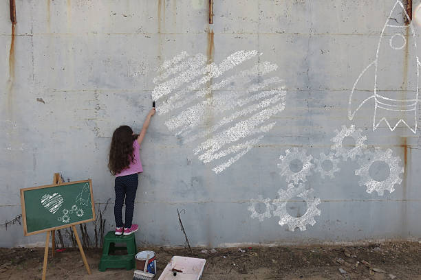 istock Little girl drawing on the wall 498656704