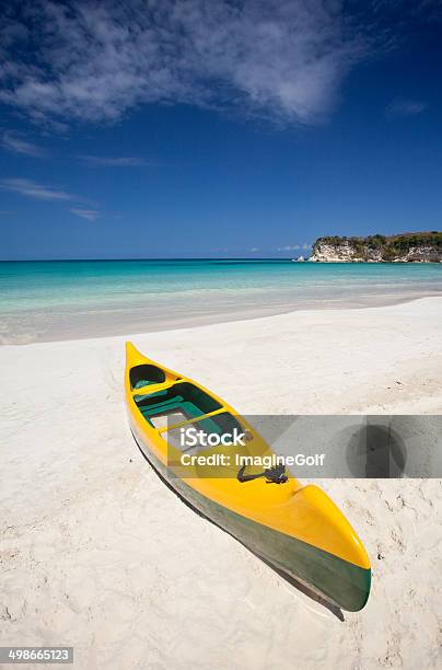 Foto de Amarelo Mar De Caiaque Na Praia Tropical Beach e mais fotos de stock de República Dominicana - República Dominicana, Punta Cana, Amarelo