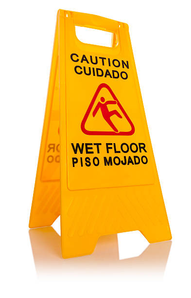 znak "mokra podłoga” - slippery when wet sign zdjęcia i obrazy z banku zdjęć