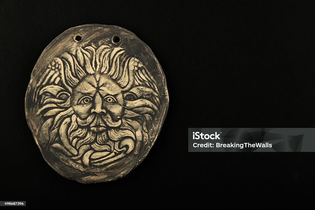 Ceramic male Gorgon Medusa head in Bath isolated on black - Royalty-free Romeins Stockfoto