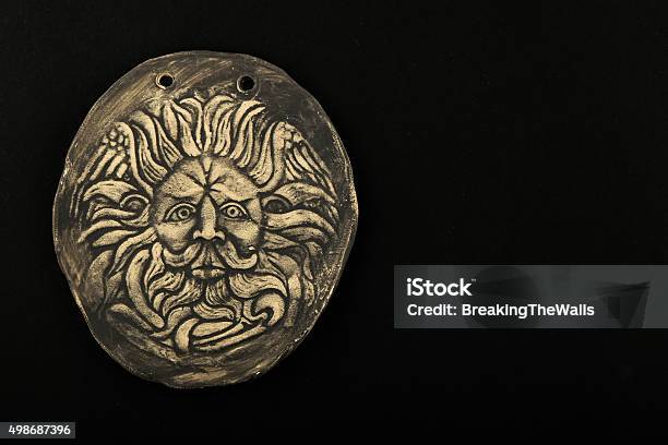 Ceramic Male Gorgon Medusa Head In Bath Isolated On Black Stockfoto en meer beelden van Romeins