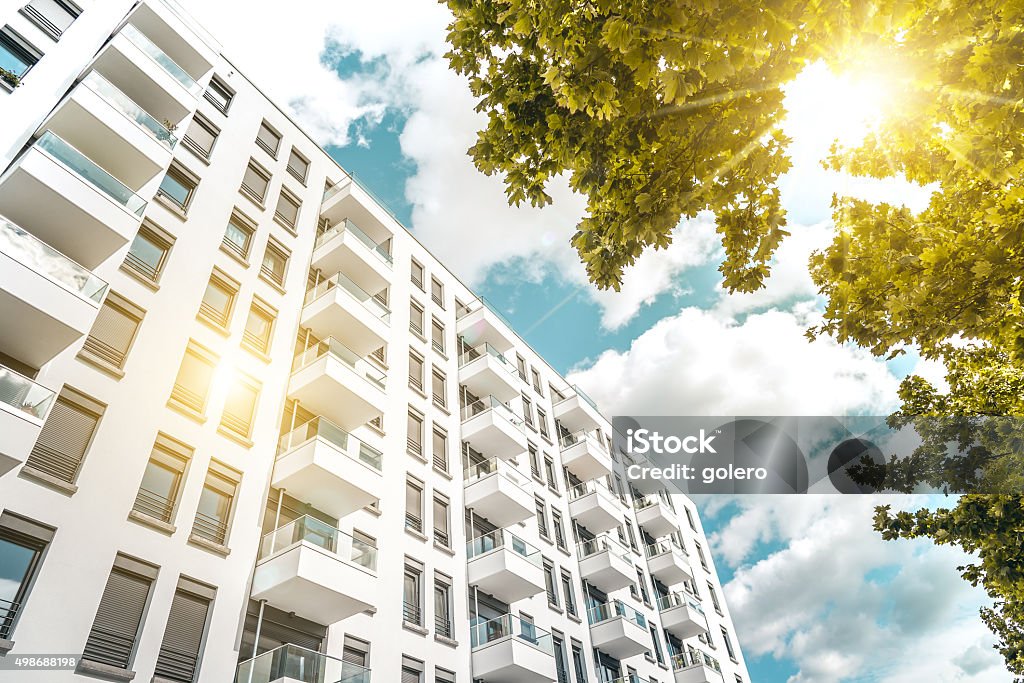 Sonnige modernen cubic weiße Wohnung Häuser in berlin - Lizenzfrei Wohnung Stock-Foto