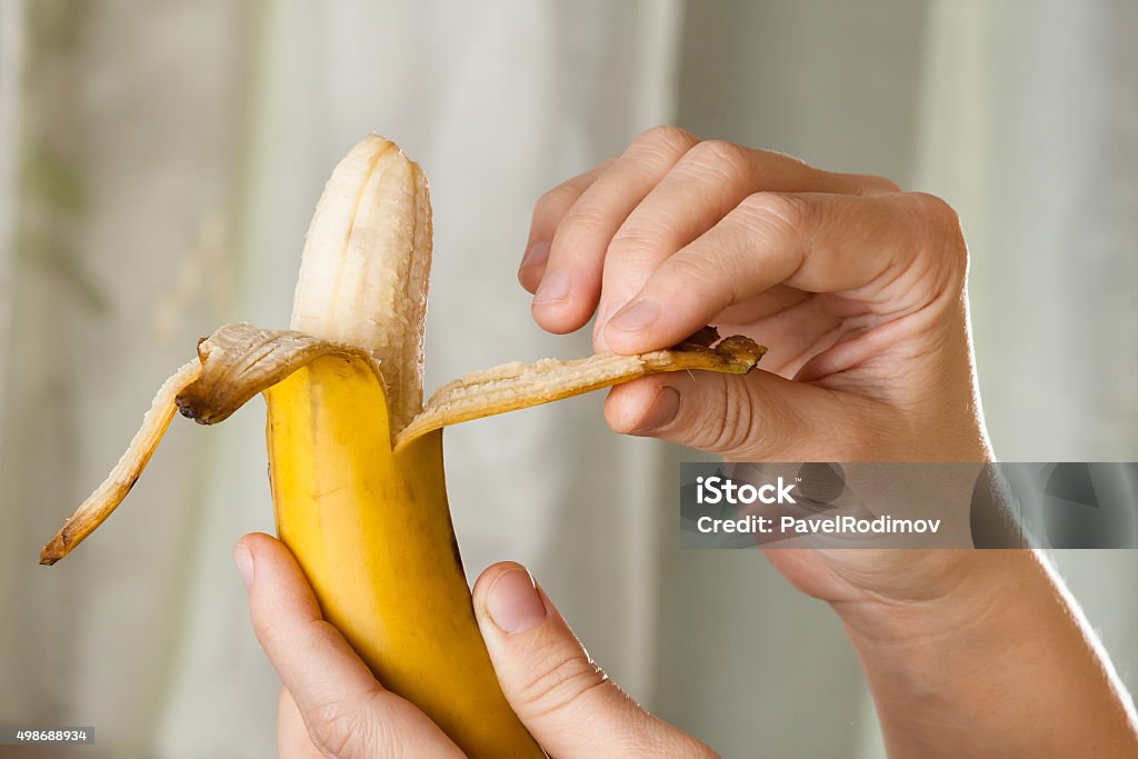 Tangan Mengupas Pisang Foto Stok Unduh Gambar Sekarang Pisang tangan-mengupas-pisang-foto-stok-unduh-gambar-sekarang-pisang