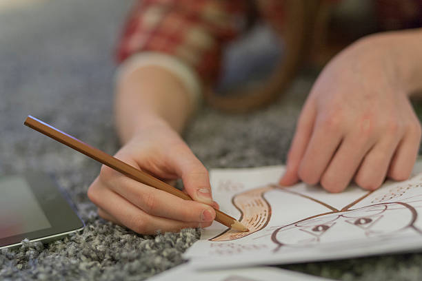 istock Young girl painting on the floor 498695708