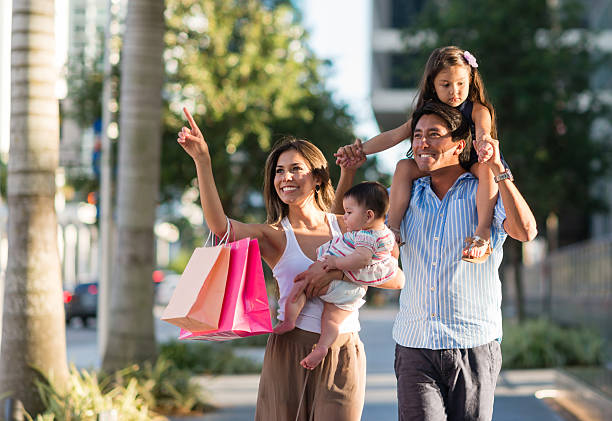 istock Family on a shopping spree 498704187
