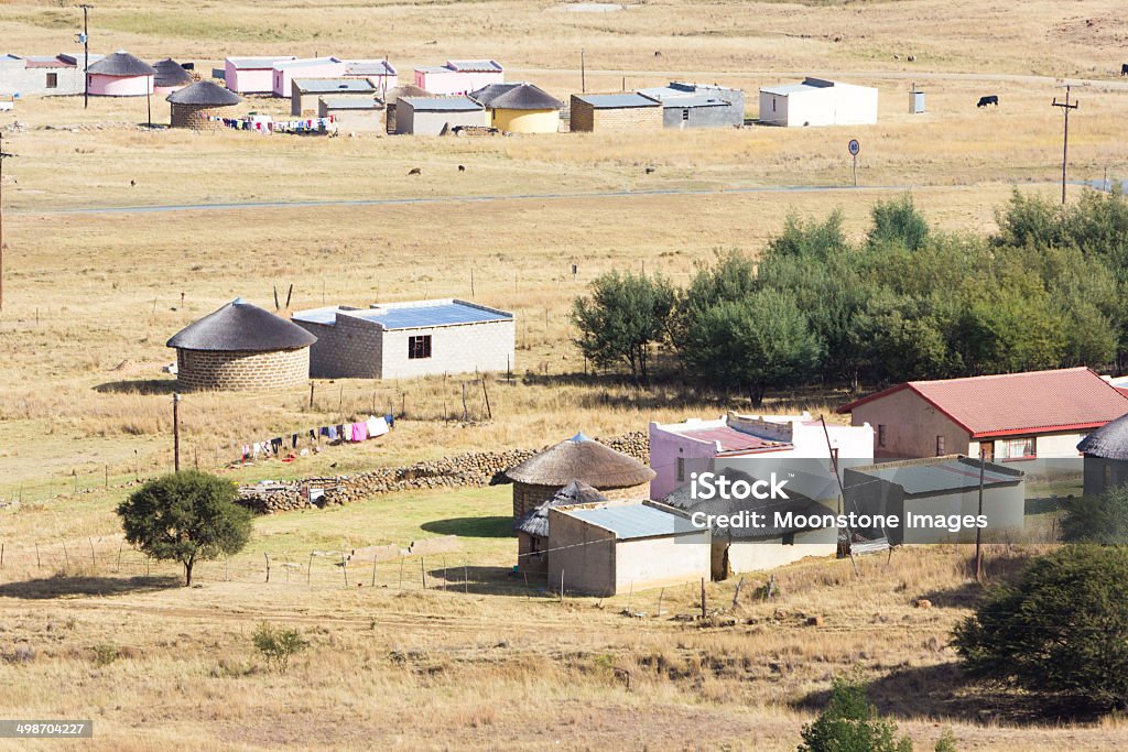 Isandlwana em KwaZulu-Natal, África do Sul - Foto de stock de Aldeia royalty-free